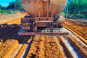 Aplicação do Estabilizante de Solos com a Barra